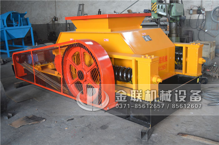 強(qiáng)力破碎機(jī)是靠什么工作的，有哪些注意事項(xiàng)？