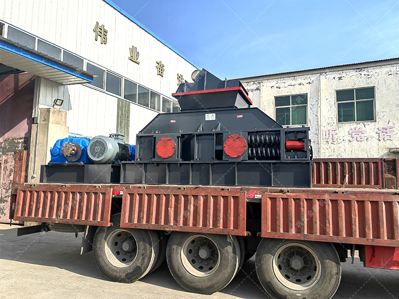 1200x800半自動液壓對輥破碎機發(fā)貨圖片